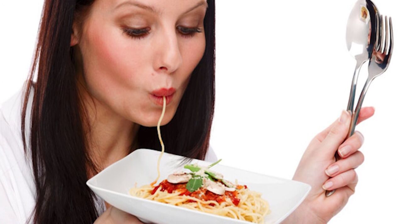 女人吃意大利面减肥
